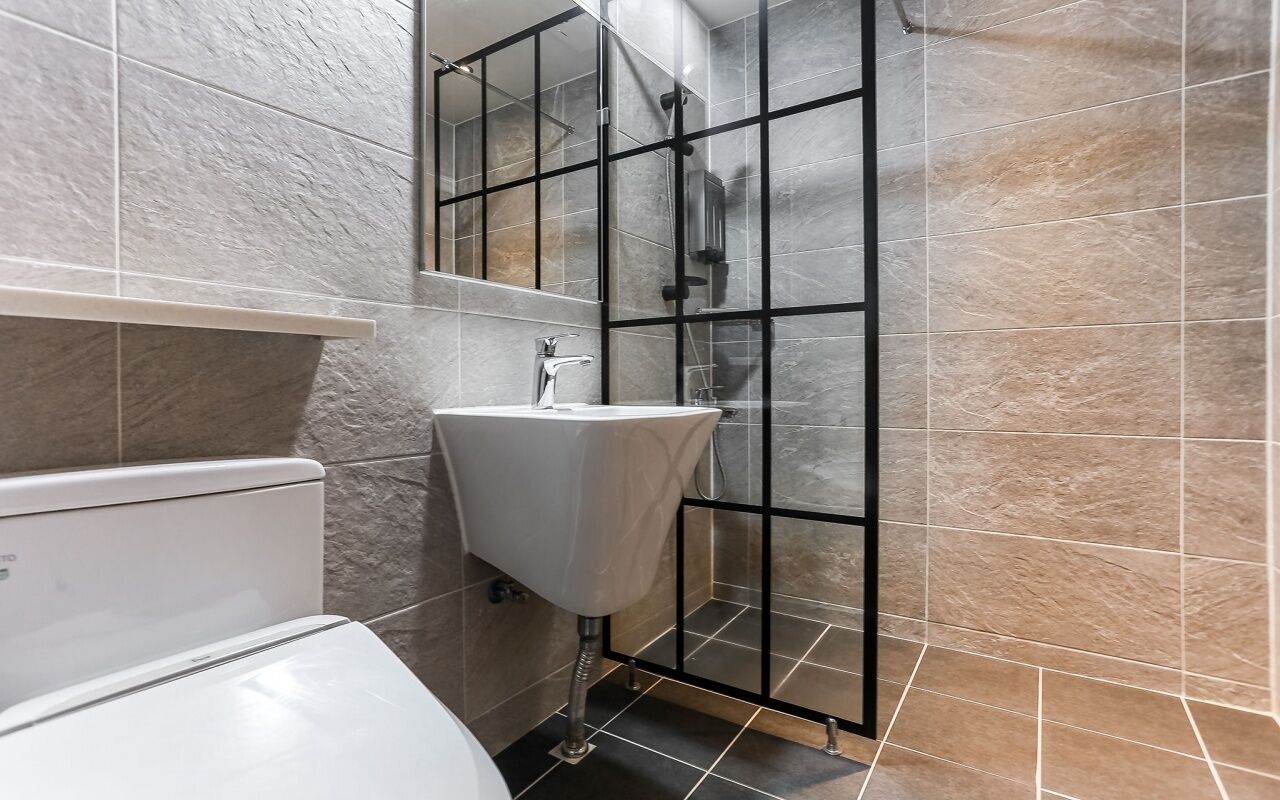 twin room, ocean view | bathroom | shower, free toiletries, hair dryer, towels