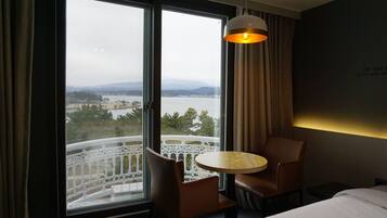 Quarto duplo, vista para o lago | Vista do quarto