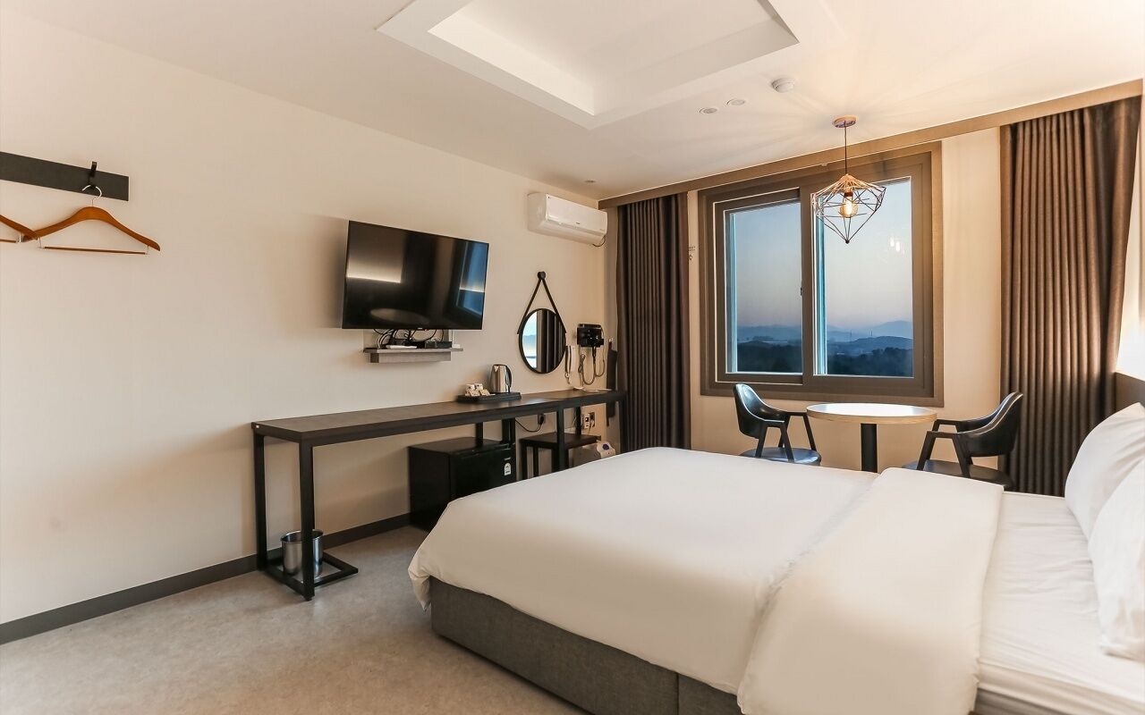 lake double | view from room