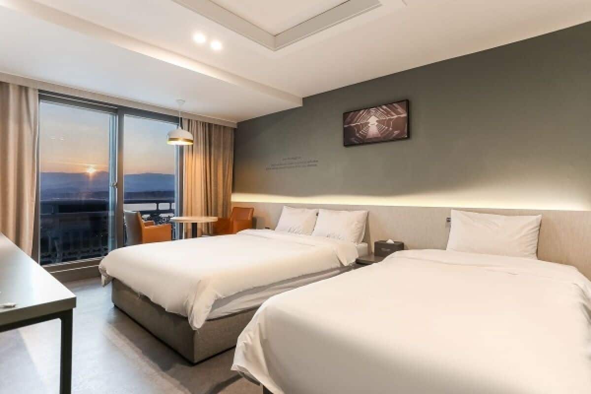 Lake Twin | Free WiFi, bed sheets