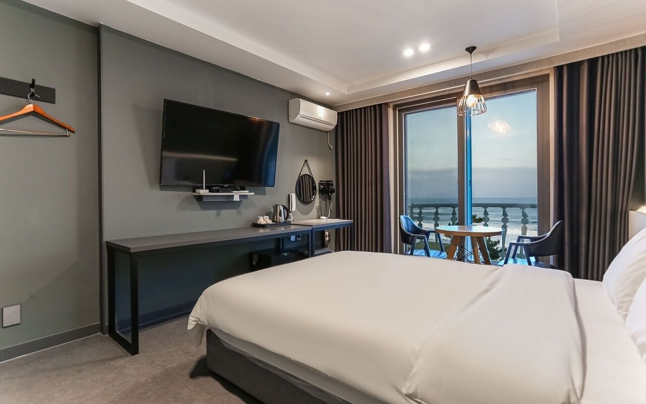 double room, ocean view | free wifi, bed sheets