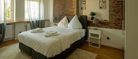 Habitación estándar doble, baño compartido | Sistema de insonorización, cunas (de pago), camas supletorias