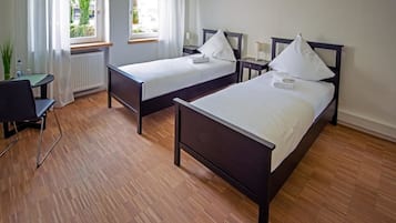 Chambre Standard avec lits jumeaux, salle de bains commune | Chambres insonorisées, lits bébé (en supplément)