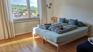 3 slaapkamers, een bureau, gratis wifi, beddengoed