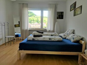 3 bedrooms, desk, free WiFi, bed sheets - Apartment in the South Palatinate (Leinsweiler)