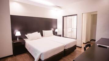 Suite (Pina) | Caja fuerte, escritorio, cortinas opacas y sistema de insonorización