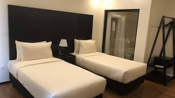 Deluxe Double or Twin Room | In-room safe, desk, blackout curtains, soundproofing