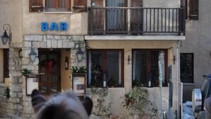 A building with a sign reading "Hotel de l'Europe Restaurant" and a "BAR" sign below. - Hôtel de l'Europe et des Bains (Monetier-les-Bains)