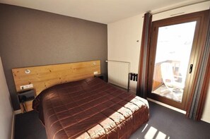 Desk, free WiFi, bed sheets - Hôtel de l'Europe et des Bains (Monetier-les-Bains)