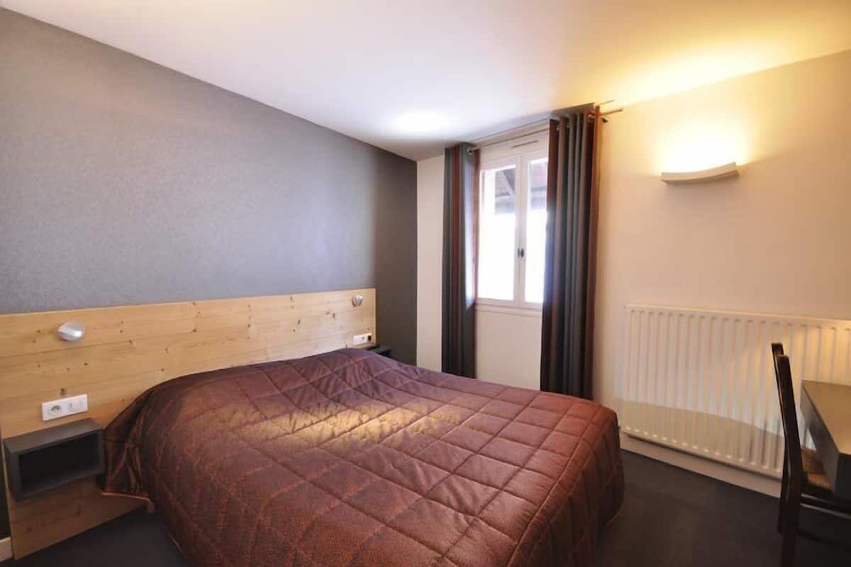Kamer, 1 twee- of 2 eenpersoonsbedden | Een bureau, gratis wifi, beddengoed