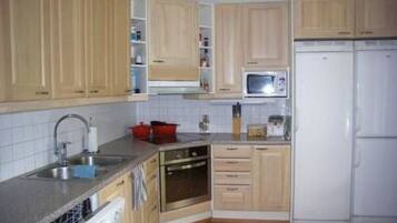 Jääkaappi, mikroaaltouuni, astianpesukone