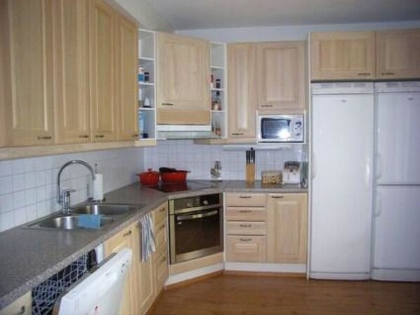 Geladeira, micro-ondas, lava-louças