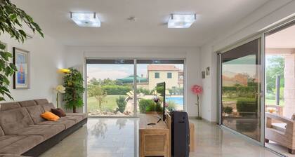 Modern Villa with Private Pool near Pula