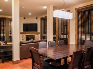 Chalet (Gouka) | Comedor