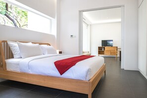Suíte | Cofres nos quartos, espaço de trabalho para notebook
