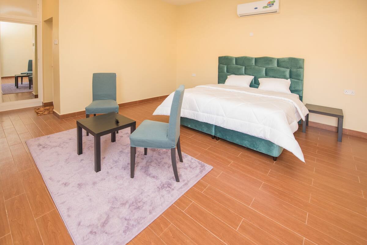 Deluxe Double Room | Laptop workspace