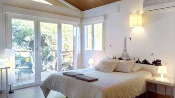 3 quartos, escrivaninha, ferros/tábuas de passar roupa