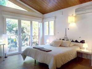 3 bedrooms, desk, iron/ironing board, free WiFi - Fantastic Villa next to the San Juan Swamp (San Martín de Valdeiglesias)
