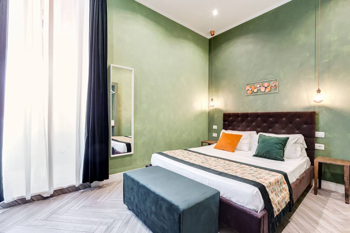 Quarto casal luxo, banheira de imersão | Quartos à prova de som, Wi-Fi de cortesia, roupa de cama