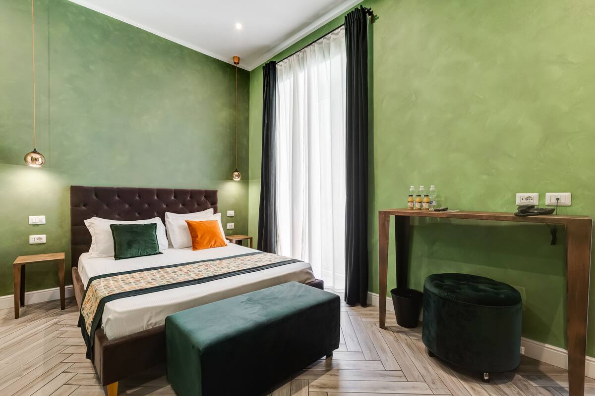 Quartos à prova de som, Wi-Fi de cortesia, roupa de cama