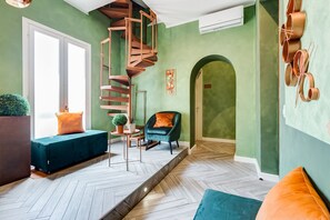 Lobby sitting area - Hotel Paleari 229 (Rome)