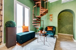 Lobby sitting area - Hotel Paleari 229 (Rome)