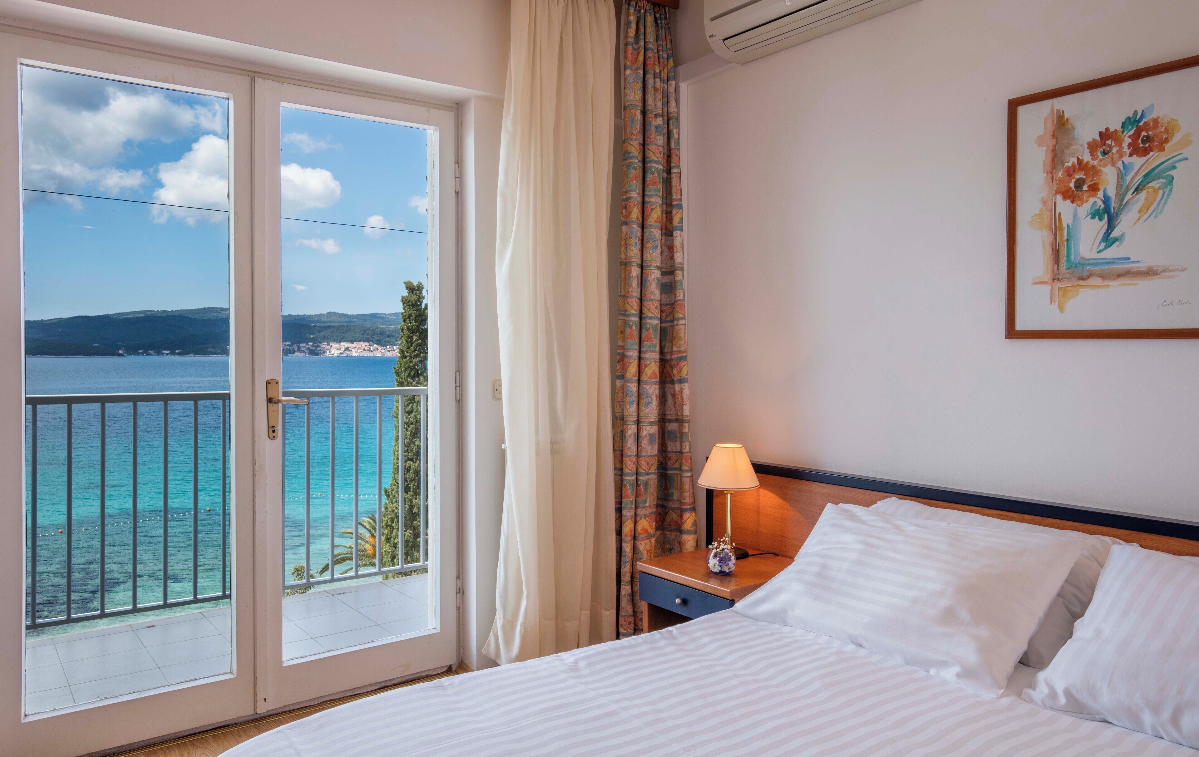 Comfort double room with sea view balcony | 객실에서 보이는 전망