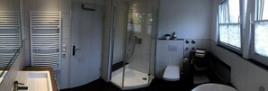 Departamento | Baño | Regadera, secadora de cabello, toallas, shampoo 