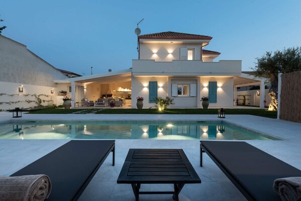 Et oppvarmet basseng