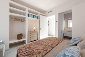 3 habitaciones, tabla de planchar con plancha, wifi y ropa de cama