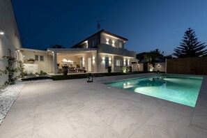 Et oppvarmet basseng