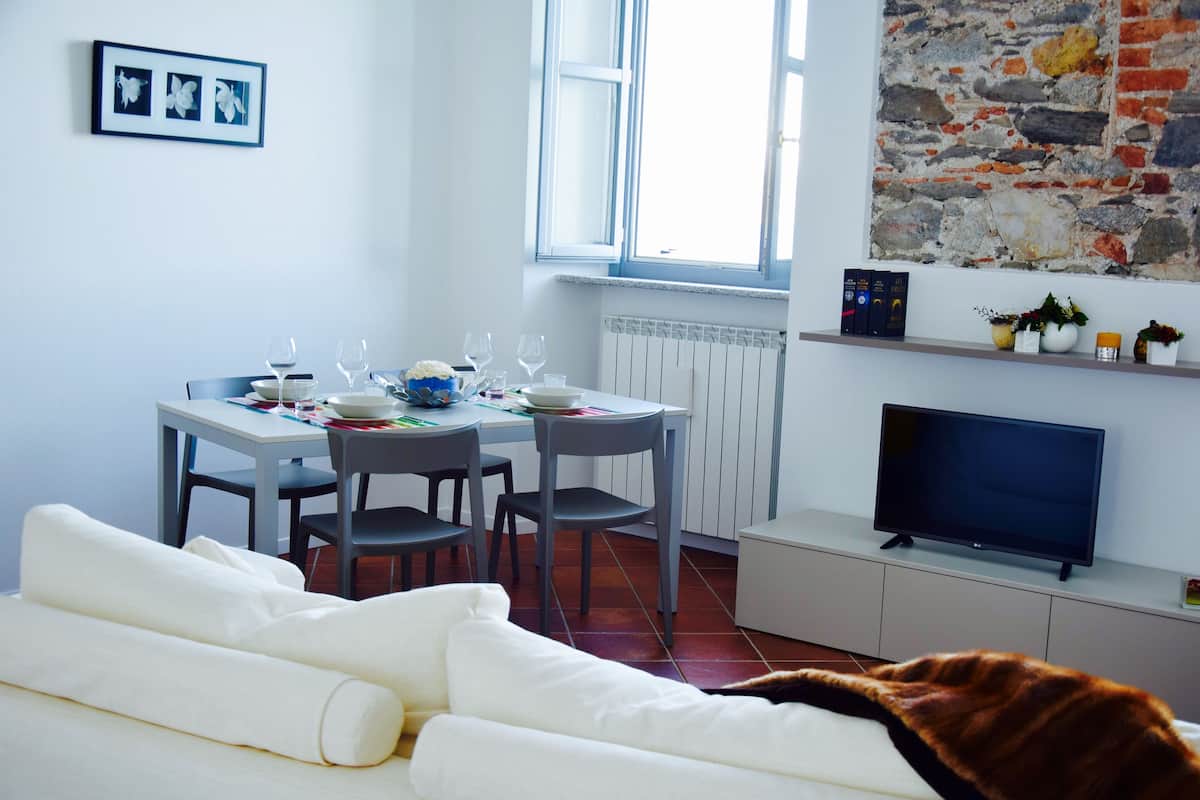 Comfort appartement, 2 slaapkamers, uitzicht op meer (Incantosullago) | 2 slaapkamers, een kluis op de kamer, een strijkplank/strijkijzer