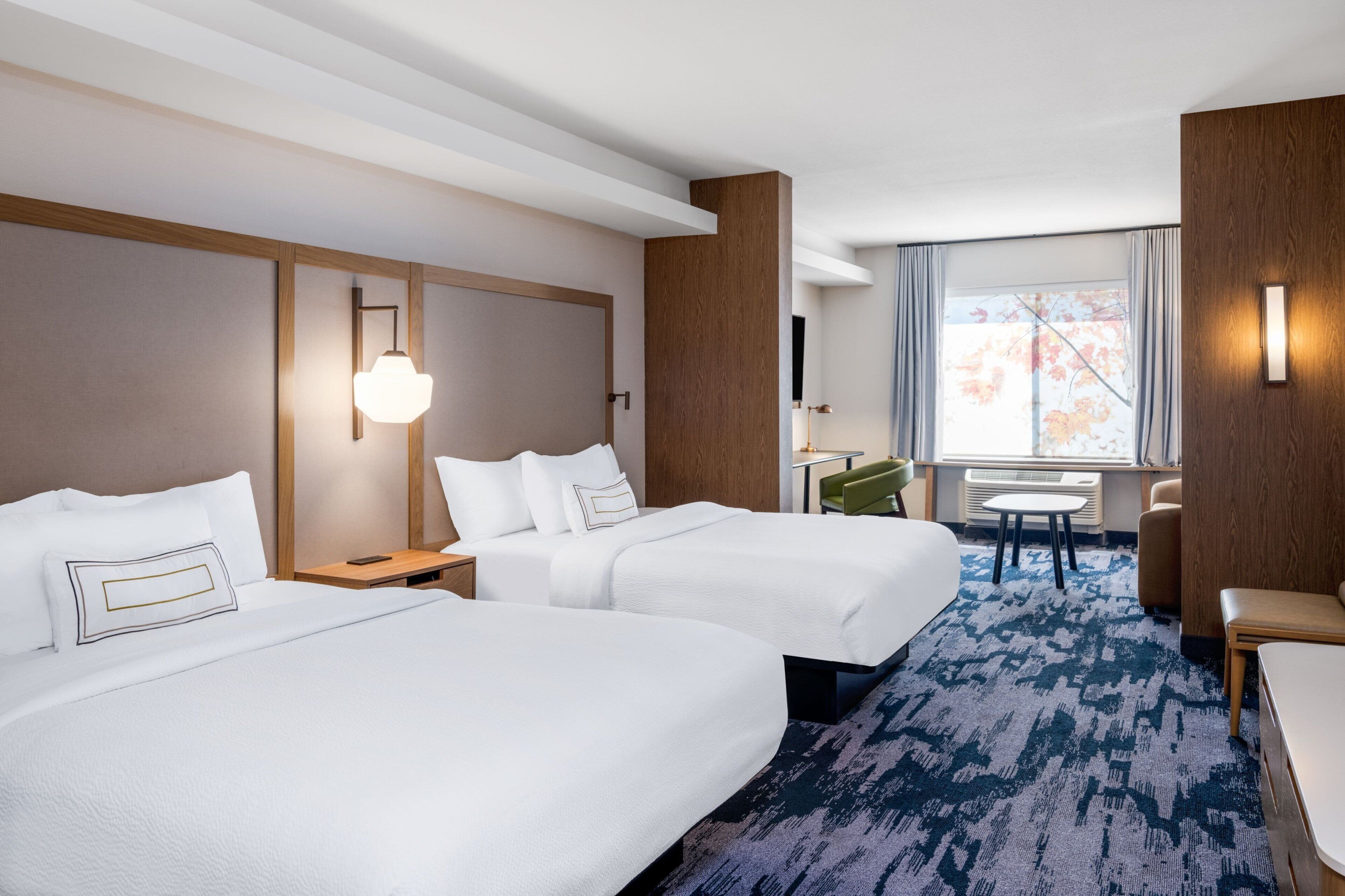 Työpöytä, kannettavalle tietokoneelle sopiva työtila