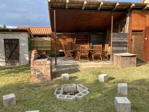 Outdoor dining - Szigeti Ház, Szécsisziget (Deák Ferenc utca)