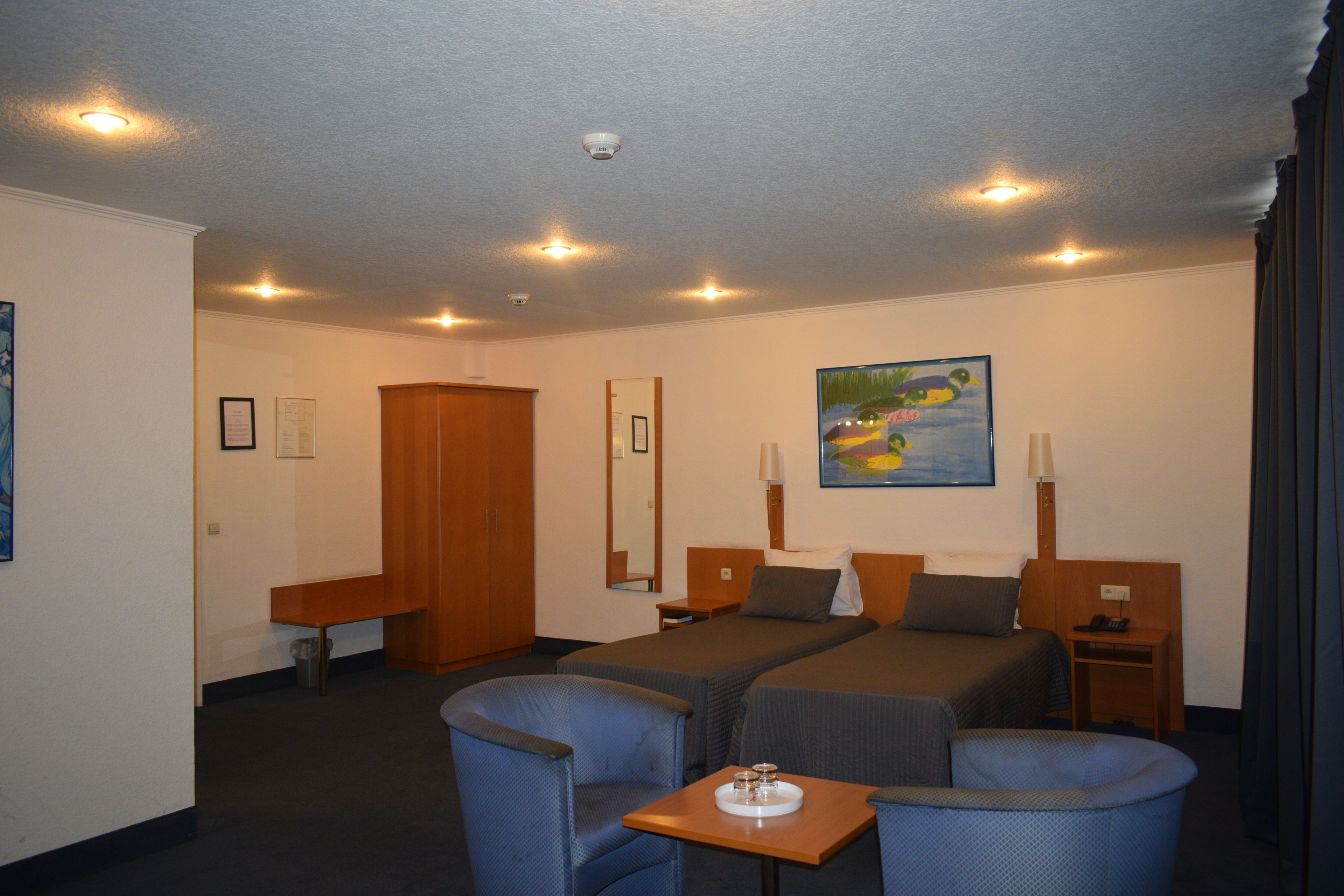 Chambre avec lits jumeaux | Bureau, lits pliants/supplémentaires, Wi-Fi gratuit, draps fournis