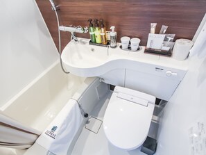 Bañera con ducha, artículos de tocador gratuitos, secador de pelo
