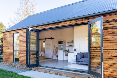 Exterior. Roker Street Retreat - Contemporary Kiwi Styled Studio