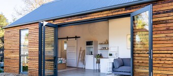 Roker Street Retreat - Contemporary Kiwi Styled Studio