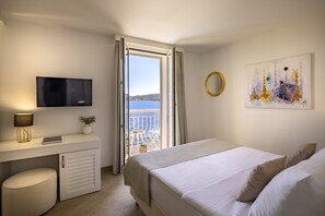 Superior double room with sea view balcony, additional bed
