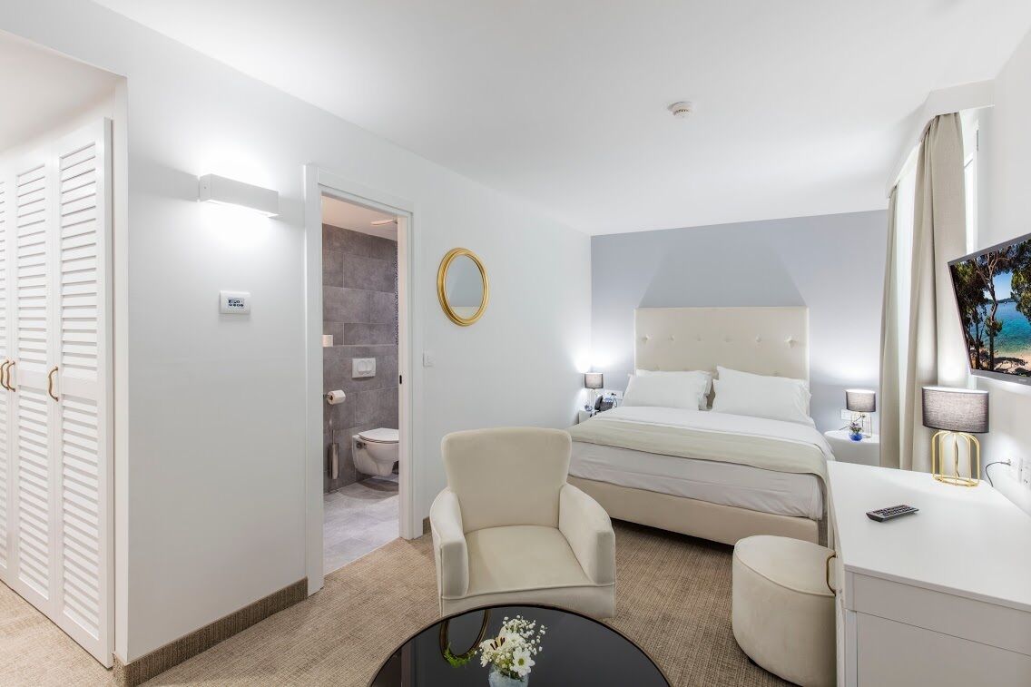 1 bedroom, hypo-allergenic bedding, in-room safe, desk