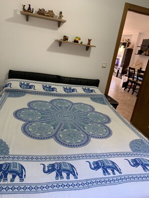 2 chambres, fer et planche à repasser, Wi-Fi gratuit, draps fournis