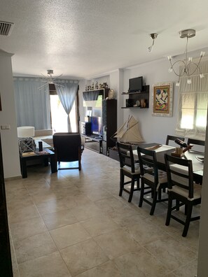 Smart TV, DVD player, table tennis, stereo