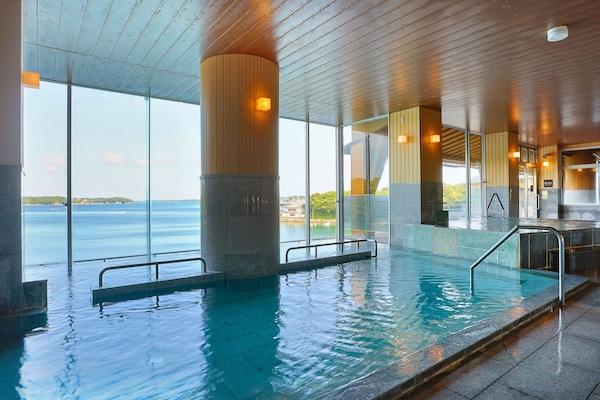 Nhà tắm công cộng