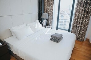 Desk, laptop workspace, iron/ironing board, free WiFi - Dorsett Residences Bukit Bintang - MZ suite (Kuala Lumpur)