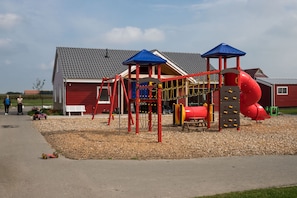 Children’s play area – outdoor