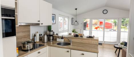 Superior Cottage, Private Bathroom (Schwedenhaus ) | Private kitchen