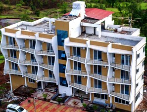 Front of property - Dreammland Resort (Shahapur)