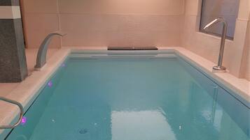 3 indoor pools