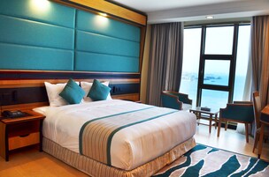 Blackout drapes, soundproofing, iron/ironing board, free WiFi