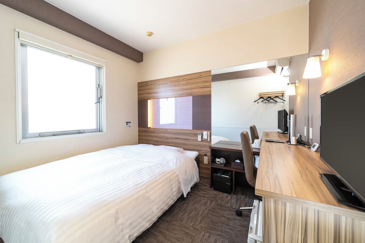 Cortinas blackout, tabla de planchar con plancha y wifi gratis